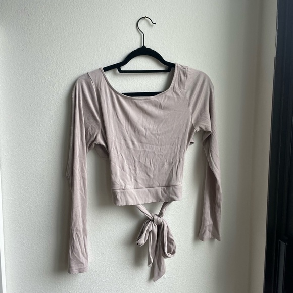 Back tie long sleeve - Picture 1 of 3